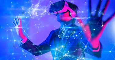 Meta investit 100 milliards de dollars dans les lunettes intelligentes, les casques AR et VR, et les projets de métaverse