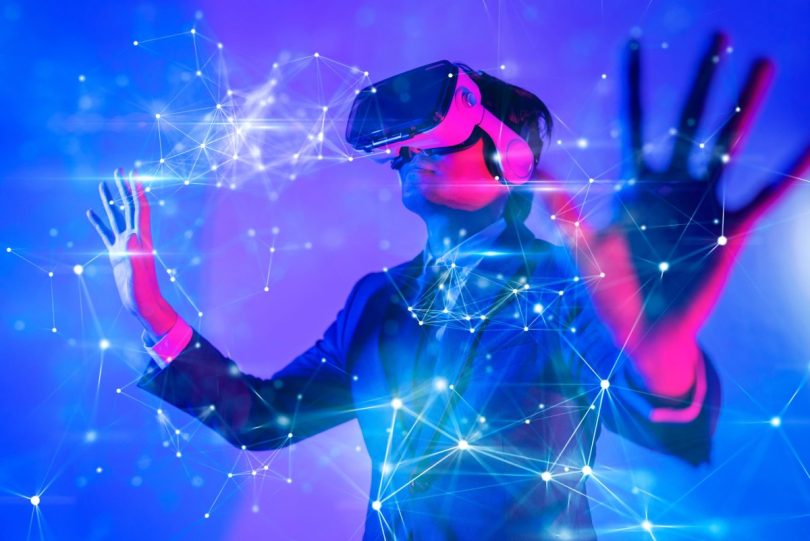 Meta investit 100 milliards de dollars dans les lunettes intelligentes, les casques AR et VR, et les projets de métaverse