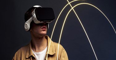 Meta renonce à l'outil de création intégré dans Horizon Worlds, signalant un changement dans la croissance anticipée