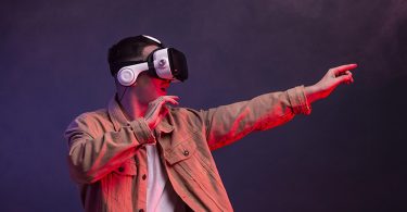 Face Jumping : Le Studio VR de Stranger Things Offre un Surréalisme Suivi du Regard