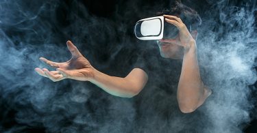 Face Jumping : immersion surréaliste avec suivi oculaire par le studio VR de Stranger Things
