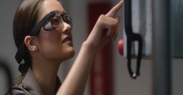 Google présente des lunettes intelligentes à la pointe de l'IA avec affichage tête haute