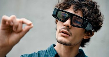 Snap prépare le lancement de lunettes de réalité augmentée avec assistant IA pour 2026