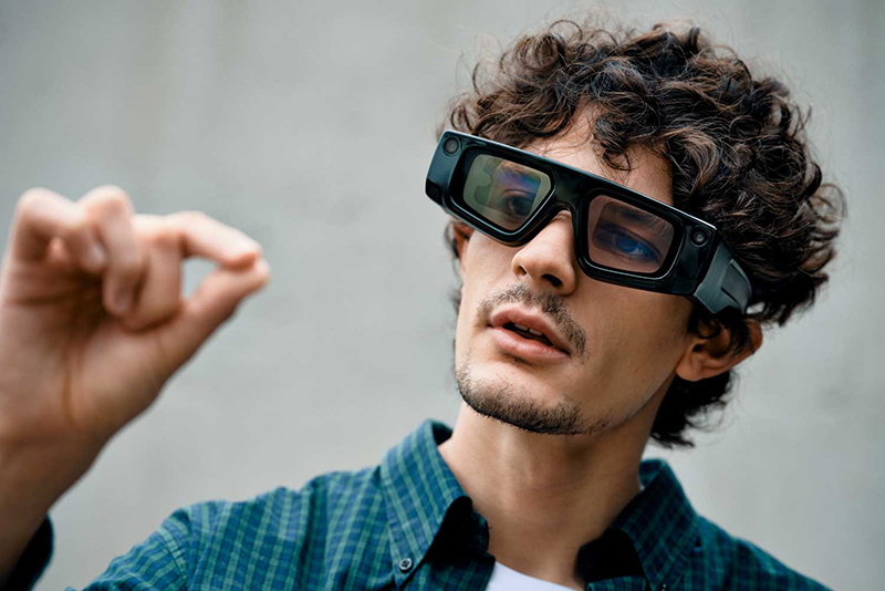 Snap prépare le lancement de lunettes de réalité augmentée avec assistant IA pour 2026