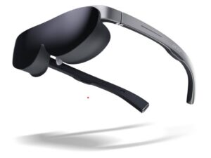 Lunettes AR Acer AR Vision GR0 GR100F vue trois-quarts, design masque avec branches argentées et noires et connecteur de câble en bout de branche pour connexion filaire