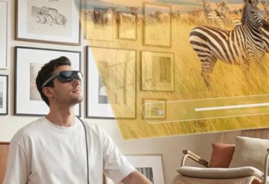 Homme portant les lunettes AR Acer AR Vision GR0 avec écran virtuel projeté dans le salon, affichage immersif micro-OLED simulant un grand écran de 172 pouces