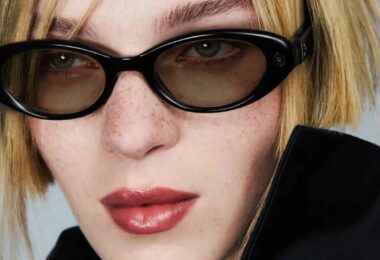 Lunettes Android XR Gentle Monster portées par une mannequin, monture ovale noire signée du designer coréen pour l'eyewear intelligent Google et Samsung lancé à l'automne 2026 avec Gemini