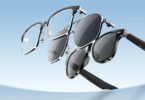 Les trois façades interchangeables des lunettes connectées Rogbid VisionW en lévitation sur fond bleu : monture carrée demi-cerclée en métal, aviateur à verres solaires foncés et modèle acétate vintage à branches épaisses intégrant les haut-parleurs.